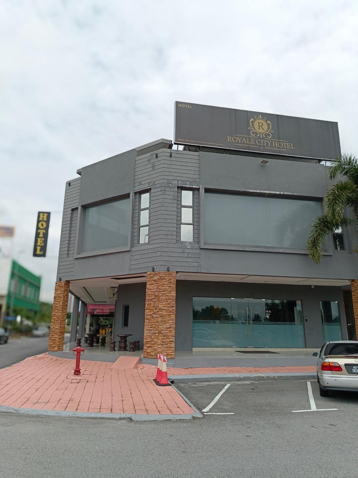 Royale - 10 Min From Klia Klia 2 Airport Hotel 3*